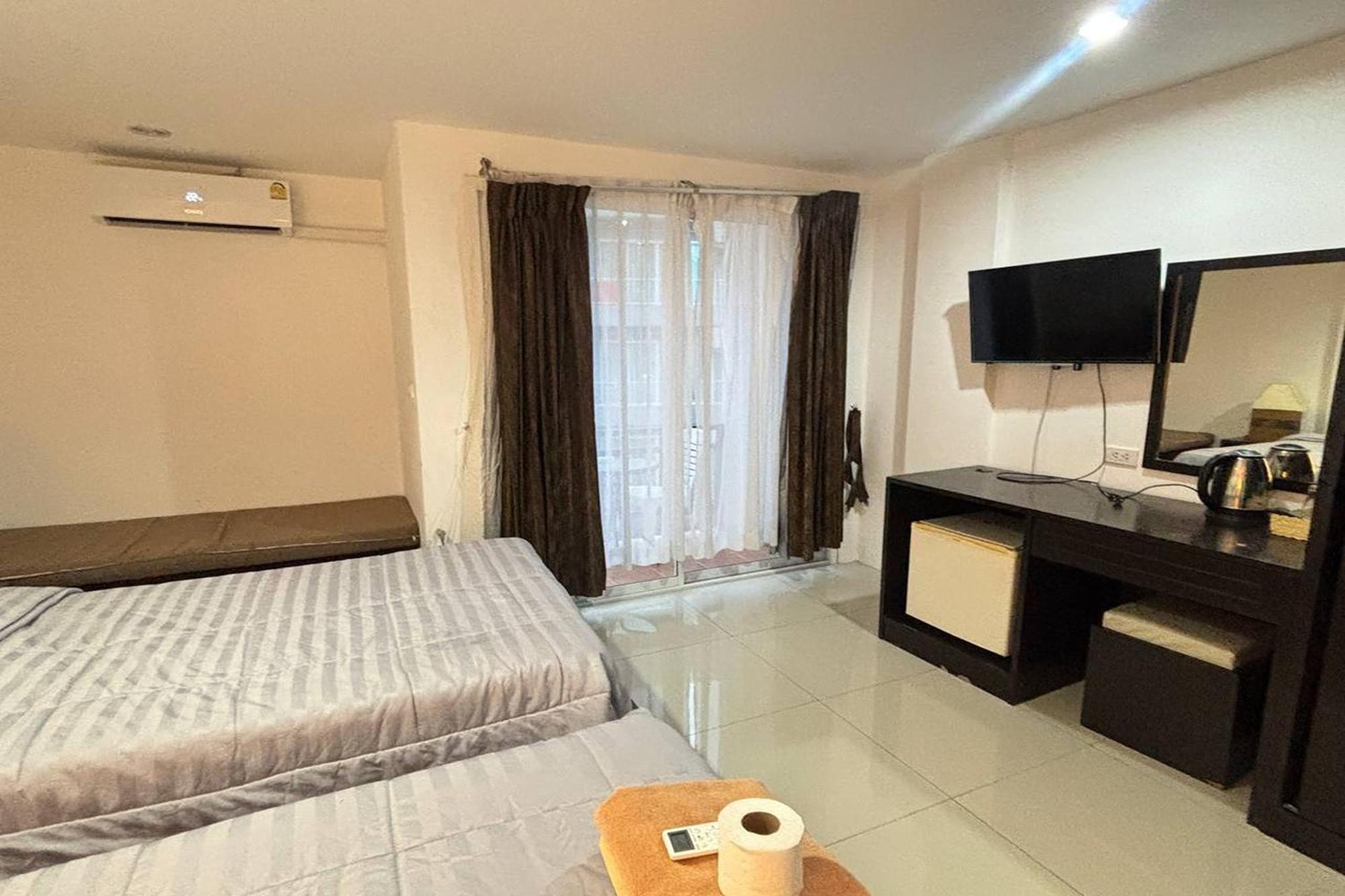 Praew Mansion Hotel Kamala Beach Exterior foto